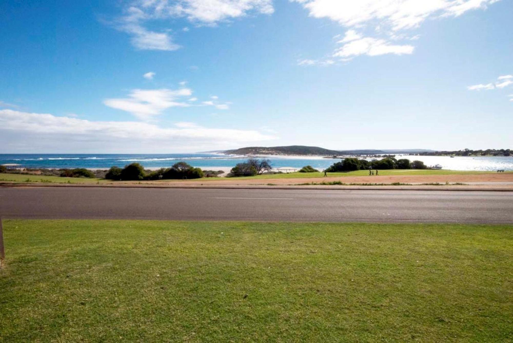 Pelican Shore Oceanfront Villa 6 Kalbarri Exterior photo